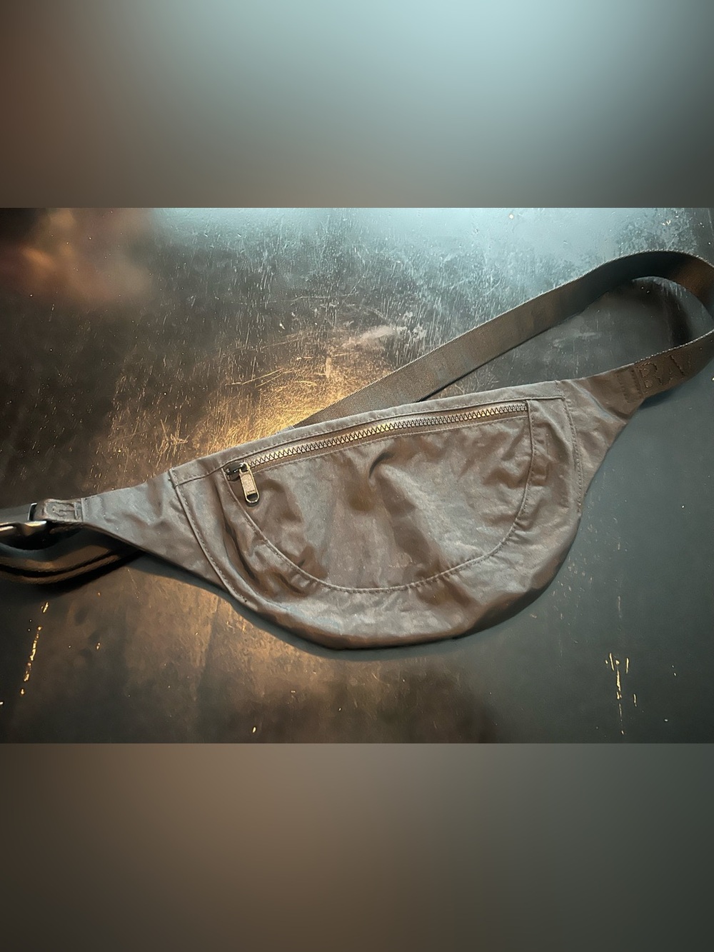 Baggu Crescent Fanny Pack - Picture 1 of 3